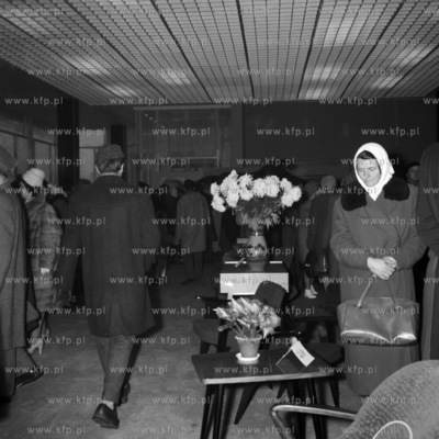 Otwarcie Domu Meblowego ( obecnie budynek LOT ) przy...