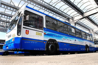 Gdynia. Nowa siedziba Przedsiebirtwa Komunikacji Trolejbusowej...