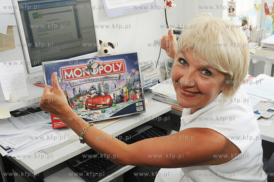 Gdynia znalazla sie na planszy gry MONOPOLY. Nz. Joanna...