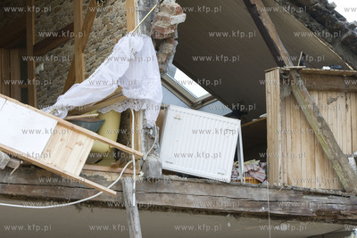 Kwidzyn. Zawalenie sciany budynku na ul. Zwirowa 16.
09.04.2009...