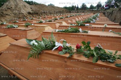 Szczecin/Glinna/zachodniopomorskie. Na cmentarzu wojennym...