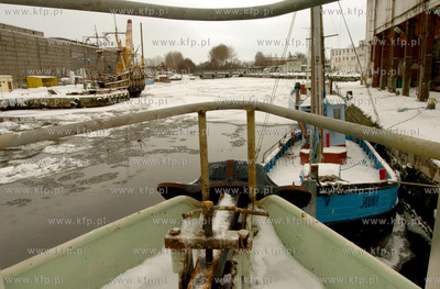 Sparalizowany przez zator lodowy port w Ustce.
27.01.2010
fot....