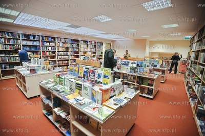 Otwarcie nowego oddzialu DOM KSIAZKI na skrzyzowaniu...