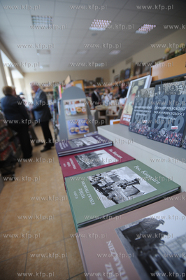 Otwarcie nowego oddzialu DOM KSIAZKI na skrzyzowaniu...