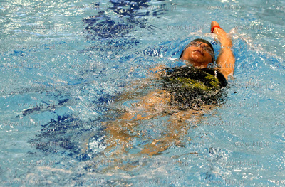 Szczecin. Nas basenie Floating Arena odbyla sie sztafeta...