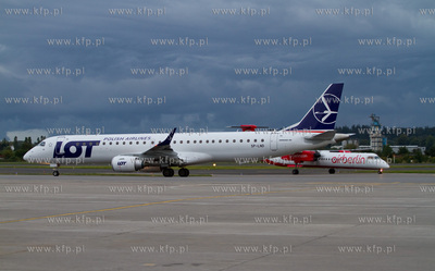 Gdansk, Rebiechowo. Nz. Embraer 195 Polskich Linii...
