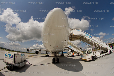 Airbus A 340-200 Francuskich Sil Powietrznych wyladowal...