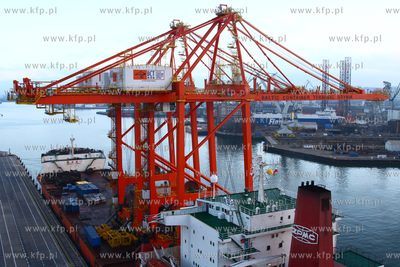 Nowe suwnice dla Baltyckiego Terminalu Kontenerowego...