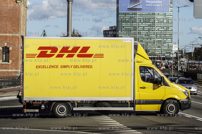 Furgonetka firmy kurierskiej DHL. 25.09.2018 fot. Paweł...