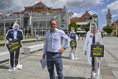 Sopot. Plac Przyjaciol Sopotu.  Konferencja prasowa...