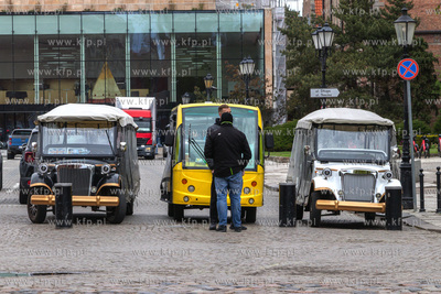 Pojazdy elektryczne do przewozenia turystów na Targu...