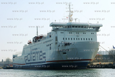 Prom RO-RO BALTIVIA w Gdanskim Porcie. 04.04.2009 fot....