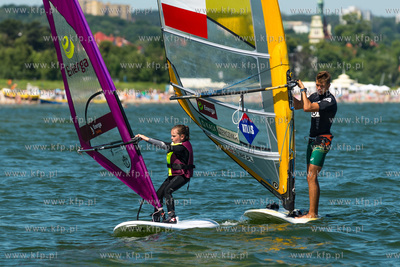 Plaza w Sopocie, przy Sopockim Klubie Zeglarskim. Briefing...