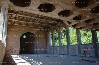 Wnetrze zamku w Lapalicach, polozonego miedzy Chmielnem...