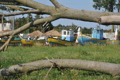 Swarzewo nad Zatoka Pucka. Male molo z zacumowanymi...