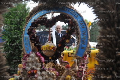 Kaszubskie dozynki powiatu kartuskiego w Zukowie. Dozynkowu...