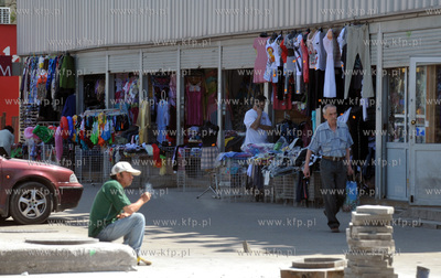 Gdansk Brzezno. Stiska handlowe przed supersamem Iga...