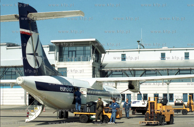 Samolot ATR-72 Polskich Lini Lotniczych na lotnisku...