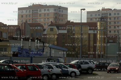 Gdansk. Wyburzanie starych budynkow pod budowe nowych...