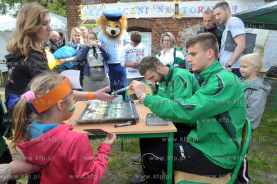 Gdansk Orunia. Akcji malowania scian tunelu na ul....