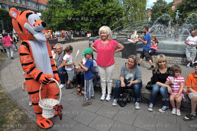 Gdansk Dolny Wrzeszcz. Festyn na placu Jozefa Wybickiego...