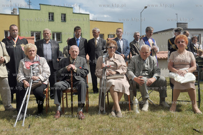 Zukowo na Kaszubach. Plac przed kosciolem sw. Jana...