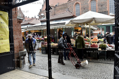 Świąteczne zakupy na Hali Targowej w Gdańsku. Zewnętrzne...