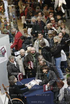 Gdansk. Centrum handlowe Manhattan. Premiera i promocja...