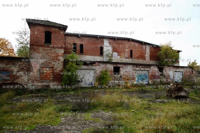 Ruina zabytkowej stajni barokowo _ klasycystycznego...