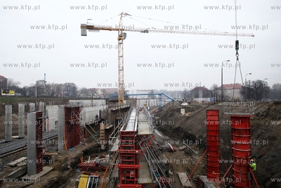 Gdansk. Budowa podziemnej linii kolejowej doprawadzającej...