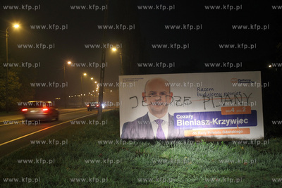 Gdansk sw. Wojciech. Zniszczony billboard wyborczy...