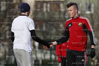 Gdansk Zaspa. Pilkarski turniej dzikich druzyn Do przerwy...