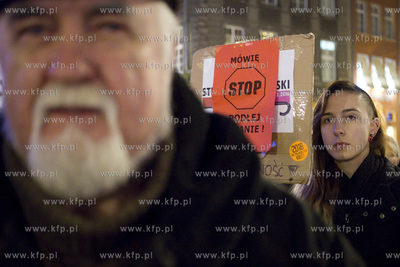 Długi Targ w Gdańsku. Protest środowisk opozycyjnych...