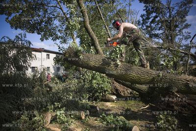 Skutki nawałnicy, która z piątku na sobotę przeszła...