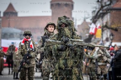 Gdańsk. Parada  na 100-lecie odzyskania niepodległości....