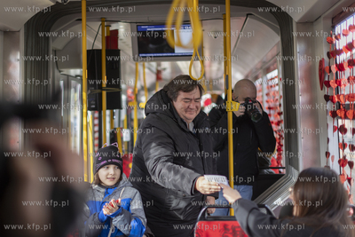 Specjalnie udekorowany walentynkowy tramwaj Bombardier...