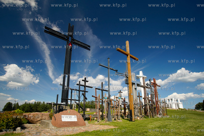 Podlaska Góra Krzyży na uroczysku Święta Woda wznosi...