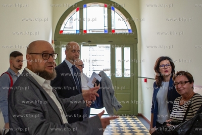 Przekazanie sześciu rodzinom kluczy do nowo wyremontowanej...