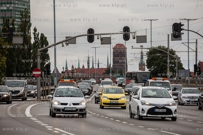 Gdańsk.  Widok od Al. Zwycięstwa na wiadukt Błędnik....