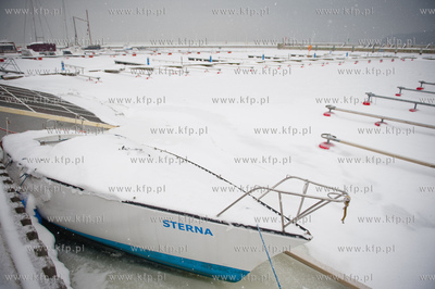 Gdynia. Zima w porcie jachtowym. Niskie temperatury...