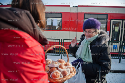 Gdansk. Przystanek tramwajowy ZKM Dworzec Glowny. Slodka...