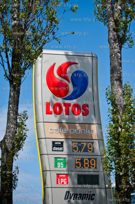 Gdansk. Nowo otwarta stacja benzynowa grupy Lotos....