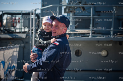 Gdynia. Oksywie. Port Marynarki Wojennej. Powrot niszczyciela...