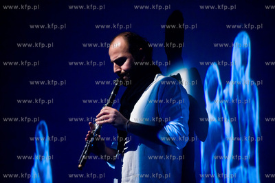 Gdansk. Centrum Sw. Jana. Swiatowa premiera performensu...