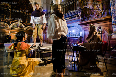 Gdansk. Dwor Artusa. Kolejny odcinek improwizowanego...