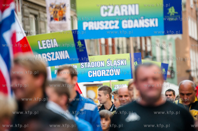 Gdansk. Ul. Dluga. Parad zawodnikow uczestniczacych...