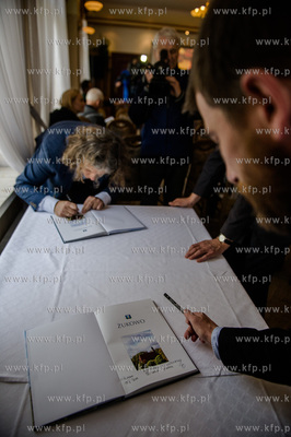 Restauracja Gryf w Zukowie. Promocja albumu Zukowo.
Nz...