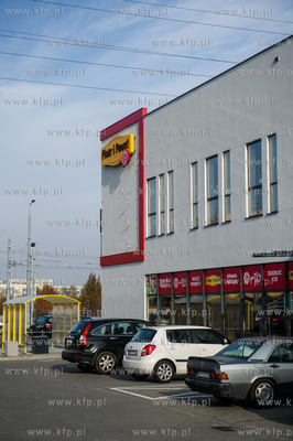 Gdansk. Chelm. Nowo powstaly kompleks handlowo - uslugowy...