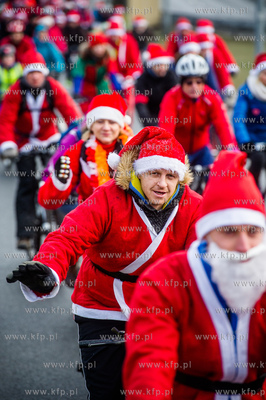 Gdansk. Mikolaje na rowerach jada dla Wielkiej Orkiestry...