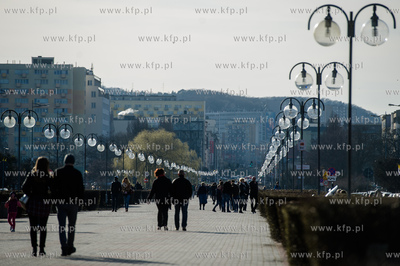 Gdynia. Pierwszy prawdziwie wiosenny, sloneczy i cieply...